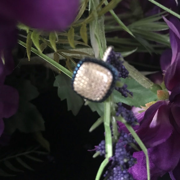 Blue diamonds surrounding cut sterling silver.925 - Picture 2 of 4